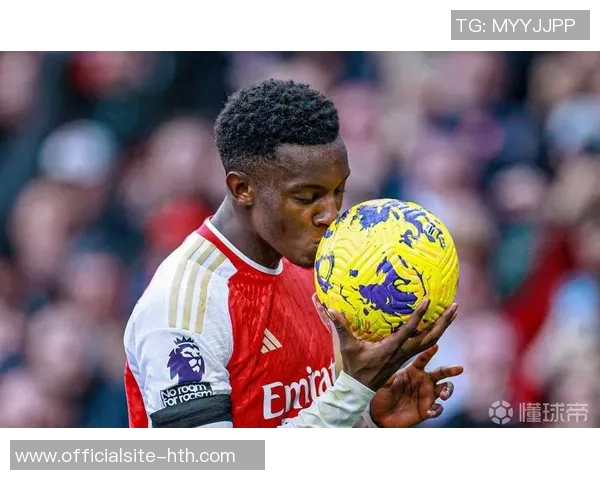 巴塞罗那与尤文图斯决赛结果揭晓引发球迷热议与讨论